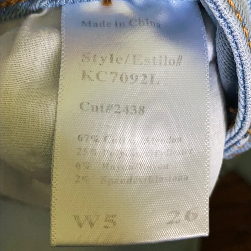 Light Washed Jeans - Picture 3 of 3